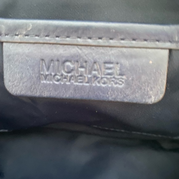 - Michael Kors cosmetics bag EXCELLENT USED CONDITION - Picture 5 of 5